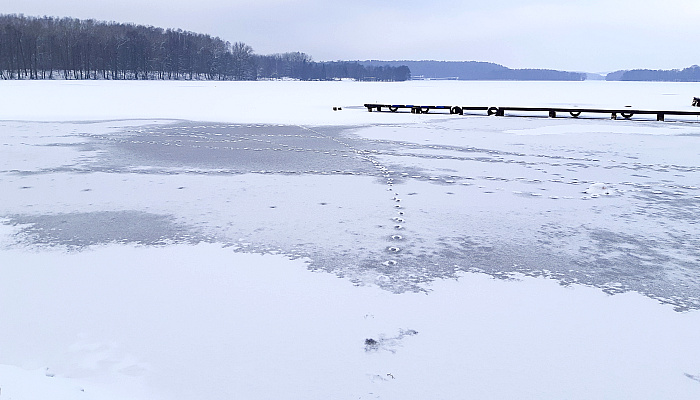 Kanały wciąż niebezpieczne. Ratownicy ostrzegają przed wchodzeniem na lód Kanały wciąż niebezpieczne. Ratownicy ostrzegają przed wchodzeniem na lód